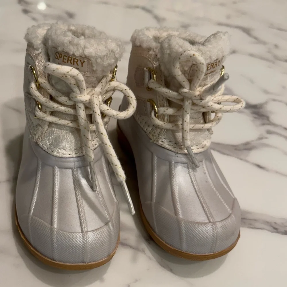 Sperry Silver and White Winter Boots Girl's Port Alpine Jr Snow baby toddler 7